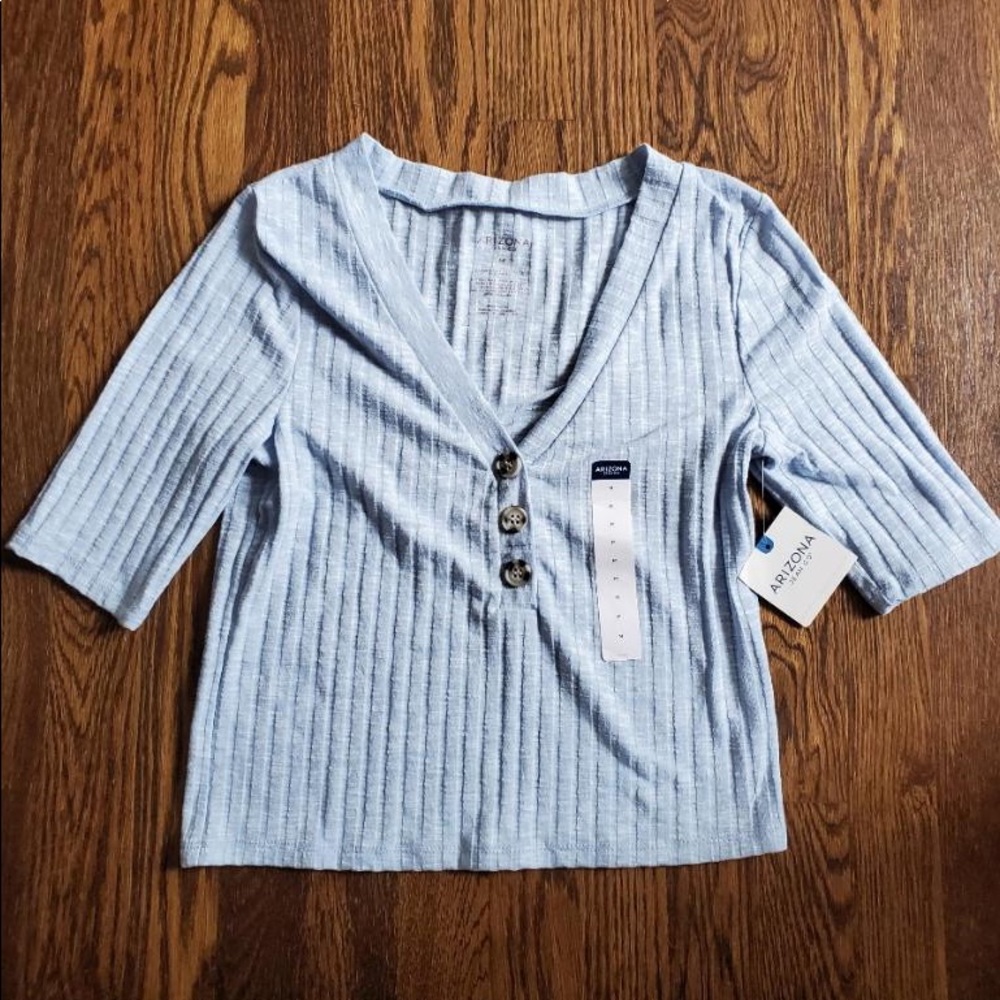 Lady’s light blue top